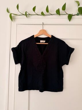 Universal Thread Black Textured V-Neck Top